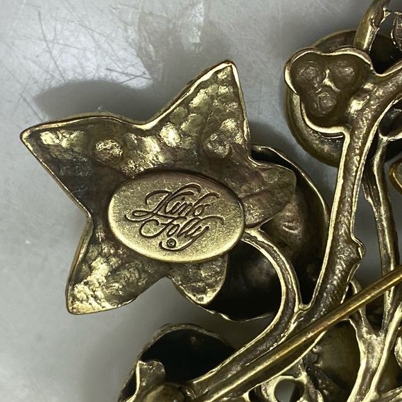 Kirks Folly Retired Vintage Brooch”Special Christmas Price” - Picture 11 of 15
